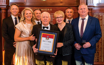 Daryl Hicks and family crop.jpg Daryl Hicks and family crop.jpg